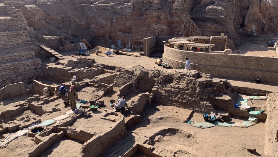 UChicago graduate students gain hands-on archaeological experience at Tell Edfu.
